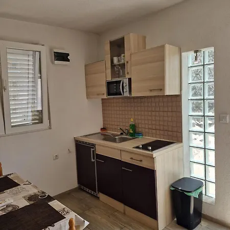 Trstenik With Private Parking Space سبليت