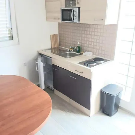 Apartmán Trstenik With Private Parking Space
