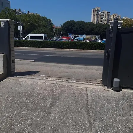 Apartment Studio Trstenik With Private Parking Space
