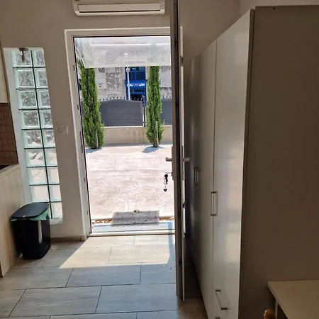 Apartmán Trstenik With Private Parking Space *