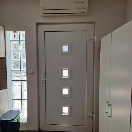 Apartmán Trstenik With Private Parking Space Split